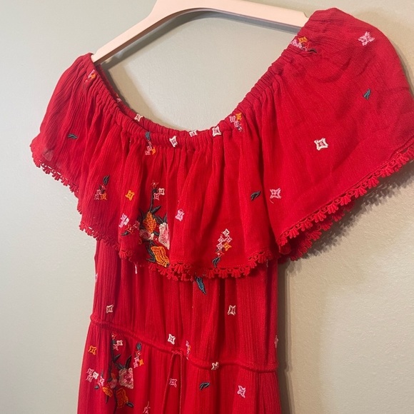 Small Red Floral Embroidered Lost + Wander Off the Shoulder Midi Dress - Picture 4 of 8